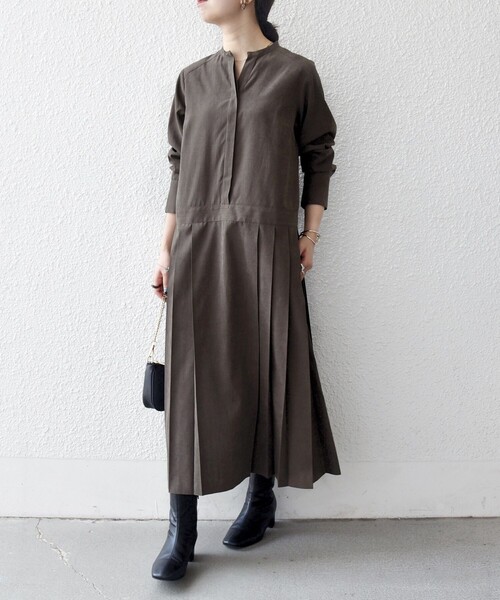 SHIPS any(シップス エニィ)の「SHIPS any:〈洗濯機可能〉ピーチスキン サイド プリーツ バンドカラー シャツ ワンピース(ワンピース・レディース・キャメル/ネイビー/ブラウン・ONE SIZE)」の12枚目の写真