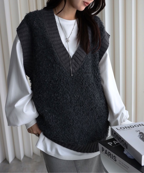 YENNA（イェンナ）の「【プードルニットオーバーベスト】Vネックニットベスト/ファーニットベスト（ベスト・レディース・アイボリー/グレイッシュベージュ/チャコールグレー・FREE）」の3枚目の写真