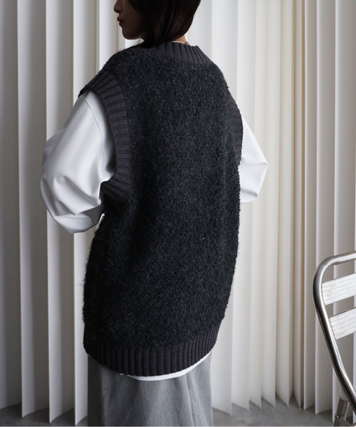 YENNA（イェンナ）の「【プードルニットオーバーベスト】Vネックニットベスト/ファーニットベスト（ベスト・レディース・アイボリー/グレイッシュベージュ/チャコールグレー・FREE）」の16枚目の写真