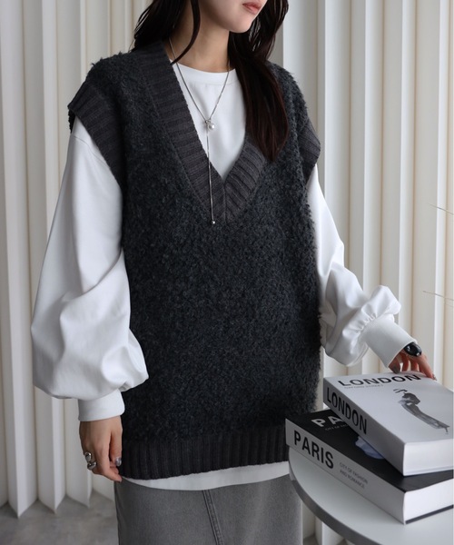 YENNA（イェンナ）の「【プードルニットオーバーベスト】Vネックニットベスト/ファーニットベスト（ベスト・レディース・アイボリー/グレイッシュベージュ/チャコールグレー・FREE）」の20枚目の写真