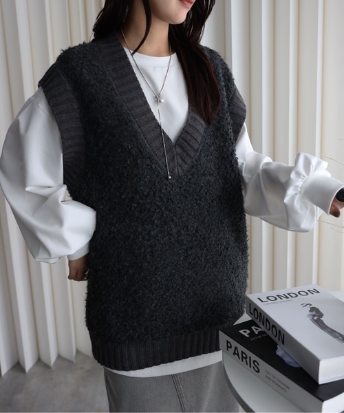 YENNA（イェンナ）の「【プードルニットオーバーベスト】Vネックニットベスト/ファーニットベスト（ベスト・レディース・アイボリー/グレイッシュベージュ/チャコールグレー・FREE）」の19枚目の写真