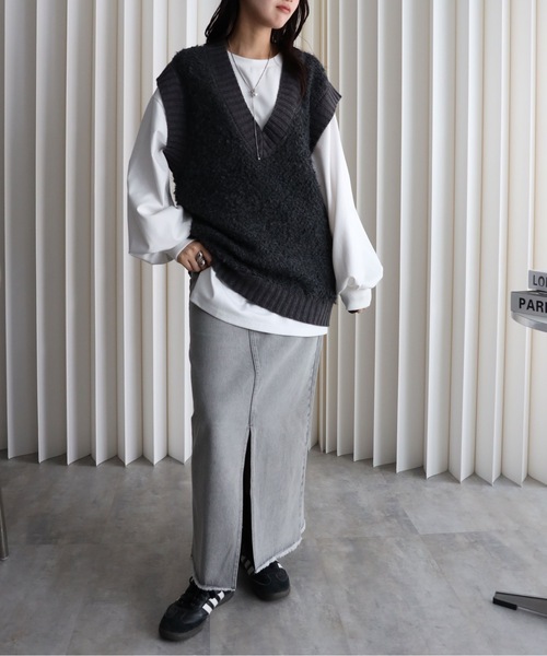 YENNA（イェンナ）の「【プードルニットオーバーベスト】Vネックニットベスト/ファーニットベスト（ベスト・レディース・アイボリー/グレイッシュベージュ/チャコールグレー・FREE）」の15枚目の写真