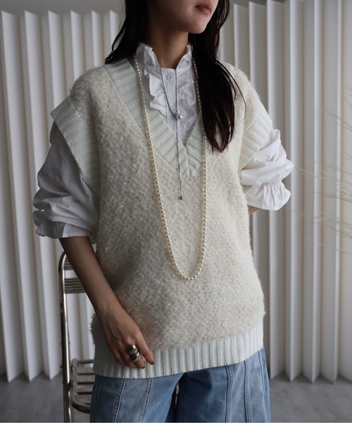 YENNA（イェンナ）の「【プードルニットオーバーベスト】Vネックニットベスト/ファーニットベスト（ベスト・レディース・アイボリー/グレイッシュベージュ/チャコールグレー・FREE）」の5枚目の写真