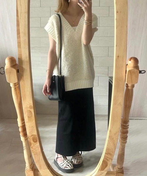 YENNA(イェンナ)の「【プードルニットオーバーベスト】Vネックニットベスト/ファーニットベスト(ベスト・レディース・アイボリー/グレイッシュベージュ/チャコールグレー・FREE)」の16枚目の写真