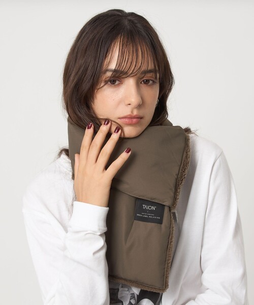 TAION（タイオン）の「【別注】＜TAION＞ダウンボア マフラー（マフラー・レディース・モカ/オフホワイト/ブラック・FREE）」の3枚目の写真