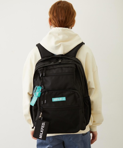 MILKFED.(ミルクフェド)の「【23L】W ZIP BACKPACK LtGREEN【PC収納可・A4サイズ・WEB限定】(バックパック/リュック・レディース・ブラック・ONE SIZE)」の9枚目の写真