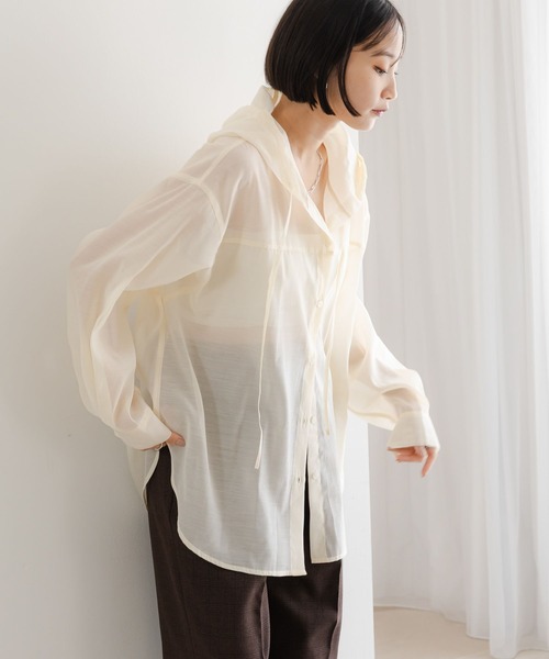 LOWRYS FARM（ローリーズファーム）の「シアーフードシャツ  580082（シャツ/ブラウス・レディース・ブラウン/オフホワイト/ブルー・FREE）」の9枚目の写真