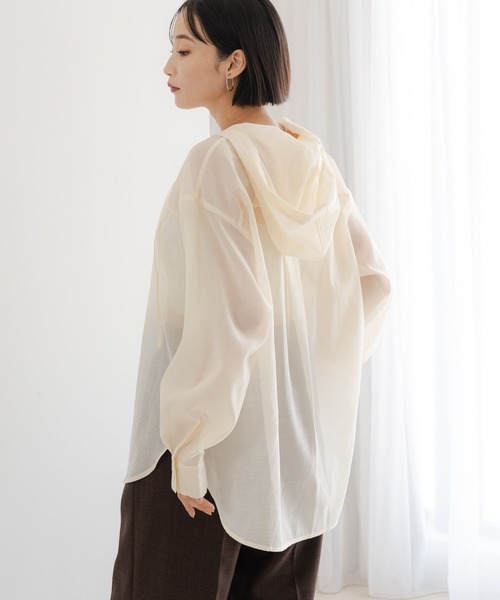 LOWRYS FARM（ローリーズファーム）の「シアーフードシャツ  580082（シャツ/ブラウス・レディース・ブラウン/オフホワイト/ブルー・FREE）」の10枚目の写真