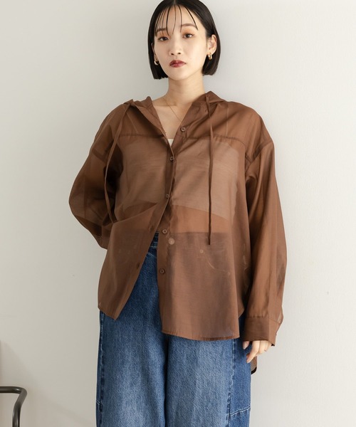 LOWRYS FARM（ローリーズファーム）の「シアーフードシャツ  580082（シャツ/ブラウス・レディース・ブラウン/オフホワイト/ブルー・FREE）」の16枚目の写真