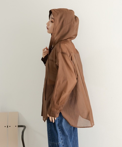 LOWRYS FARM（ローリーズファーム）の「シアーフードシャツ  580082（シャツ/ブラウス・レディース・ブラウン/オフホワイト/ブルー・FREE）」の17枚目の写真