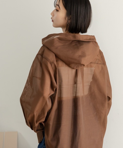 LOWRYS FARM（ローリーズファーム）の「シアーフードシャツ  580082（シャツ/ブラウス・レディース・ブラウン/オフホワイト/ブルー・FREE）」の18枚目の写真