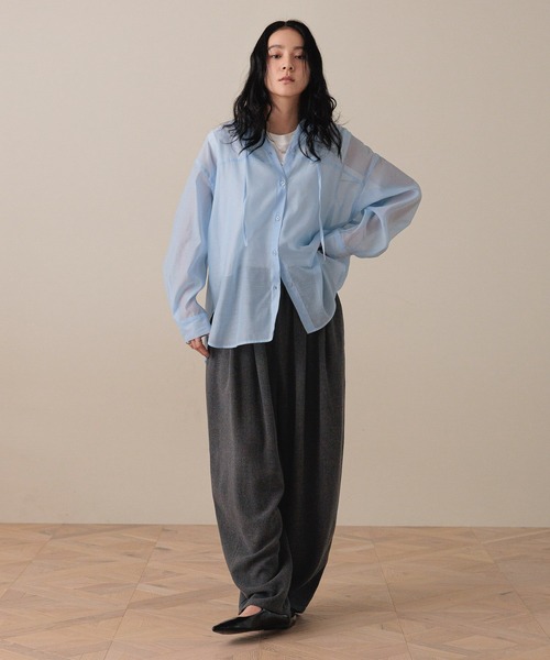 LOWRYS FARM（ローリーズファーム）の「シアーフードシャツ  580082（シャツ/ブラウス・レディース・ブラウン/オフホワイト/ブルー・FREE）」の4枚目の写真