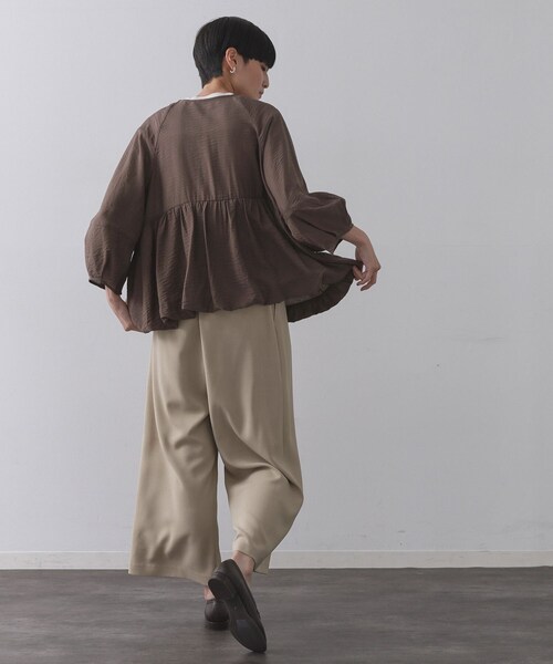 OPAQUE.CLIP(オペークドットクリップ)の「シアーバルーンペプラムブルゾン【洗える】(ブルゾン・レディース・ブラック/アイボリー/ダークブラウン・42/40/38)」の14枚目の写真