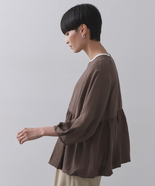 OPAQUE.CLIP(オペークドットクリップ)の「シアーバルーンペプラムブルゾン【洗える】(ブルゾン・レディース・ブラック/アイボリー/ダークブラウン・42/40/38)」の17枚目の写真