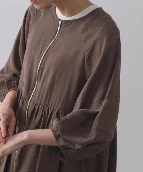 OPAQUE.CLIP(オペークドットクリップ)の「シアーバルーンペプラムブルゾン【洗える】(ブルゾン・レディース・ブラック/アイボリー/ダークブラウン・42/40/38)」の20枚目の写真