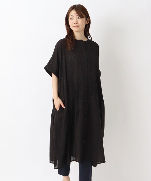 one'sterrace(ワンズテラス)の「総刺繍 切替2WAYワイドフレアワンピース(ワンピース・レディース・ブラック系8/アイボリー系8/ネイビー系5/イエロー系8・02)」の2枚目の写真