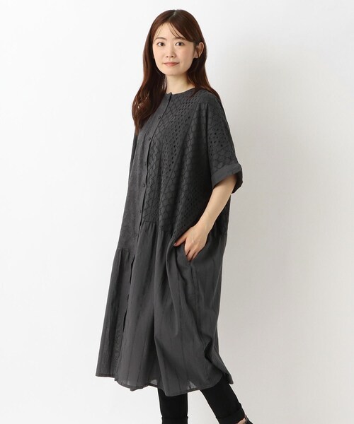 one'sterrace(ワンズテラス)の「総刺繍 切替2WAYワイドフレアワンピース(ワンピース・レディース・ブラック系8/アイボリー系8/ネイビー系5/イエロー系8・02)」の1枚目の写真