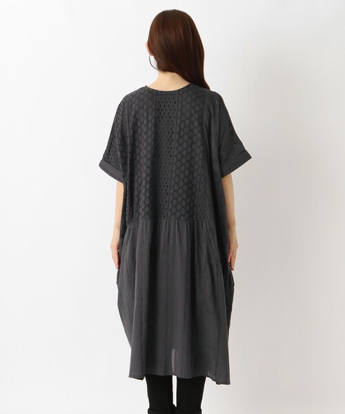 one'sterrace(ワンズテラス)の「総刺繍 切替2WAYワイドフレアワンピース(ワンピース・レディース・ブラック系8/アイボリー系8/ネイビー系5/イエロー系8・02)」の7枚目の写真
