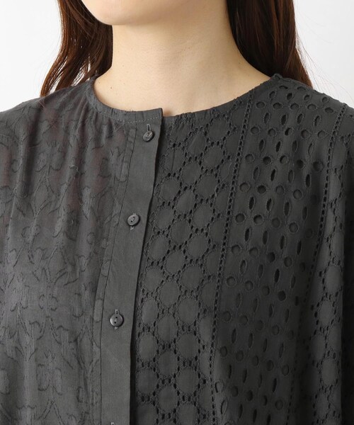 one'sterrace(ワンズテラス)の「総刺繍 切替2WAYワイドフレアワンピース(ワンピース・レディース・ブラック系8/アイボリー系8/ネイビー系5/イエロー系8・02)」の8枚目の写真