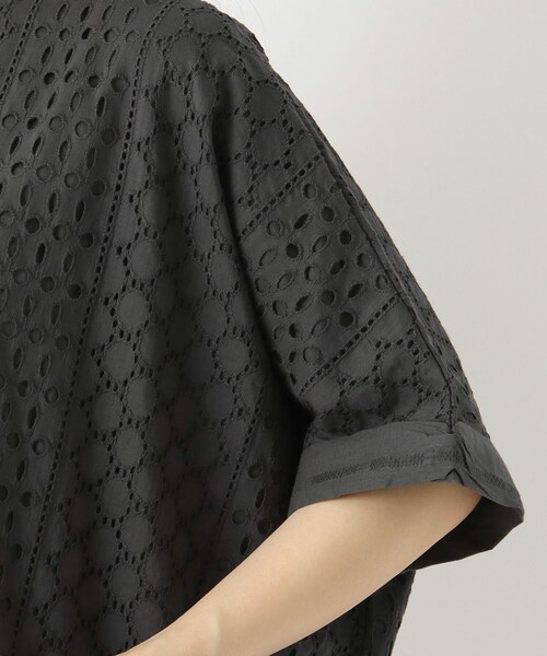 one'sterrace(ワンズテラス)の「総刺繍 切替2WAYワイドフレアワンピース(ワンピース・レディース・ブラック系8/アイボリー系8/ネイビー系5/イエロー系8・02)」の9枚目の写真