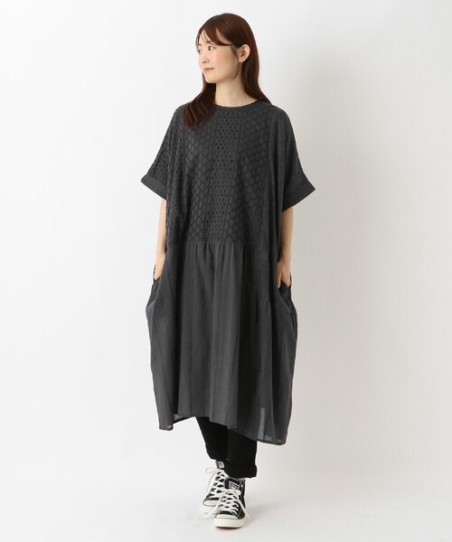 one'sterrace(ワンズテラス)の「総刺繍 切替2WAYワイドフレアワンピース(ワンピース・レディース・ブラック系8/アイボリー系8/ネイビー系5/イエロー系8・02)」の21枚目の写真