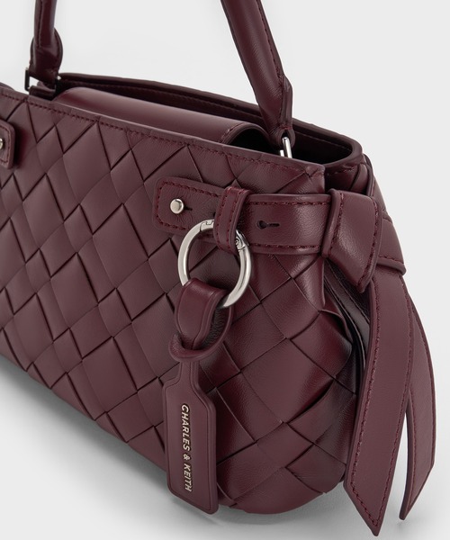 CHARLES & KEITH(チャールズ & キース)の「Ivette イヴェット ウーブントップハンドルバッグ(トートバッグ・レディース・スミクロ/ワインレッド・M)」の4枚目の写真