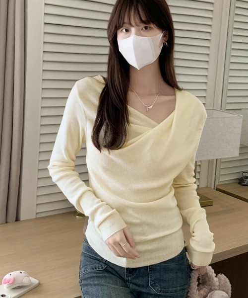 gossip!ロサンゼルス(ゴシップロサンゼルス)の「【Y2Kガーリー】アシンメトリーショルダーニットTシャツ(ニット/セーター・レディース・ブルー/ベージュ/オフホワイト・FREE)」の7枚目の写真
