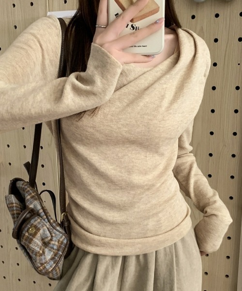gossip!ロサンゼルス(ゴシップロサンゼルス)の「【Y2Kガーリー】アシンメトリーショルダーニットTシャツ(ニット/セーター・レディース・ブルー/ベージュ/オフホワイト・FREE)」の15枚目の写真
