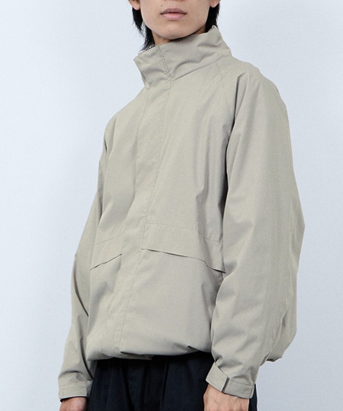 NAVY（ネイビー）の「NAVY SOLOTEX(R) 裏メッシュスタンドジャケット【耐久撥水 防風 透湿 ストレッチ】（ブルゾン・メンズ・グレイッシュベージュ/ブラック/ブラウン/ネイビー・XXL/XL/L/M/S）」の3枚目の写真