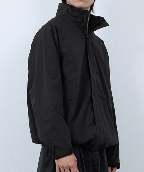 NAVY（ネイビー）の「NAVY SOLOTEX(R) 裏メッシュスタンドジャケット【耐久撥水 防風 透湿 ストレッチ】（ブルゾン・メンズ・グレイッシュベージュ/ブラック/ブラウン/ネイビー・XXL/XL/L/M/S）」の6枚目の写真