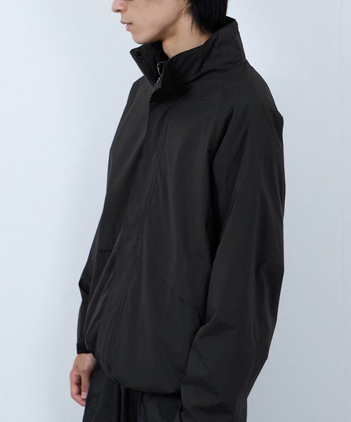 NAVY（ネイビー）の「NAVY SOLOTEX(R) 裏メッシュスタンドジャケット【耐久撥水 防風 透湿 ストレッチ】（ブルゾン・メンズ・グレイッシュベージュ/ブラック/ブラウン/ネイビー・XXL/XL/L/M/S）」の7枚目の写真