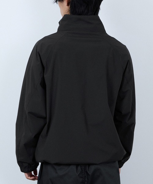 NAVY（ネイビー）の「NAVY SOLOTEX(R) 裏メッシュスタンドジャケット【耐久撥水 防風 透湿 ストレッチ】（ブルゾン・メンズ・グレイッシュベージュ/ブラック/ブラウン/ネイビー・XXL/XL/L/M/S）」の8枚目の写真