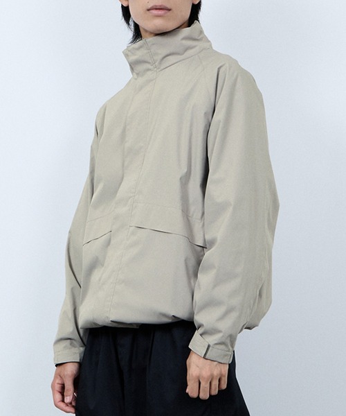 NAVY（ネイビー）の「NAVY SOLOTEX(R) 裏メッシュスタンドジャケット【耐久撥水 防風 透湿 ストレッチ】（ブルゾン・メンズ・グレイッシュベージュ/ブラック/ブラウン/ネイビー・XXL/XL/L/M/S）」の11枚目の写真