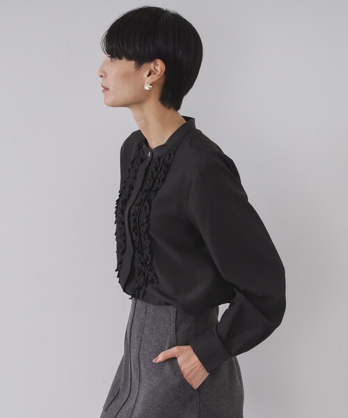 OPAQUE.CLIP(オペークドットクリップ)の「フロントフリルブラウス【洗濯機OK】(シャツ/ブラウス・レディース・ブルー/ブラック/ホワイト・38/40/42)」の11枚目の写真