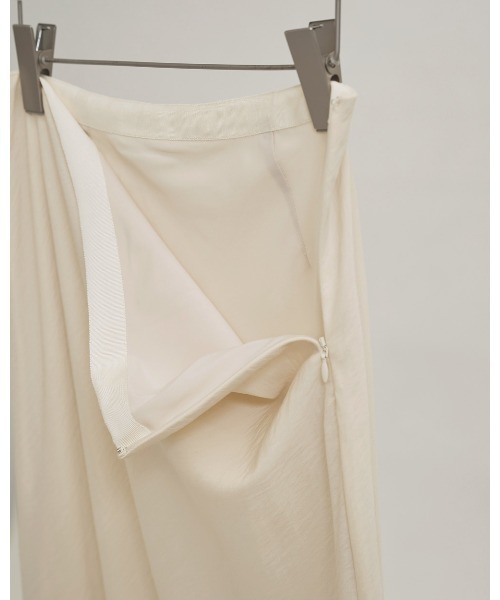 TODAYFUL（トゥデイフル）の「Washer Pencil Skirt（スカート・レディース・バーガンディー/アイボリー/ブラック・36inch/38inch）」の4枚目の写真