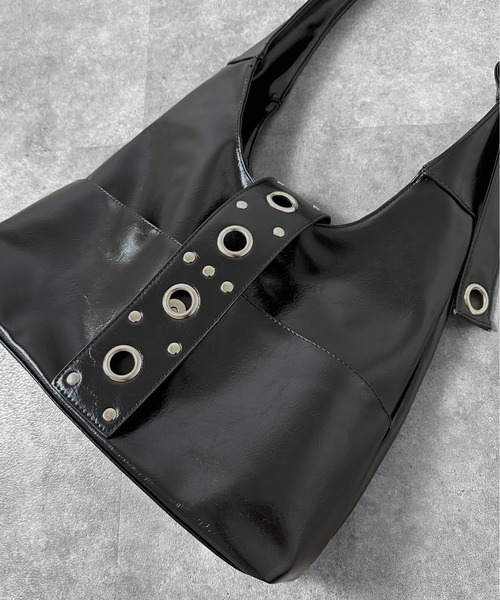 jiasecond.（ジアセカンド）の「【jiasecond.】メタルディテールワンショルダーバッグ / バッグ 鞄 BAG ショルダー A4 ベルト 斜め掛け 合皮 合成皮革 ブラック ZOZOTOWN限定（ショルダーバッグ・レディース・ブラック・FREE）」の4枚目の写真