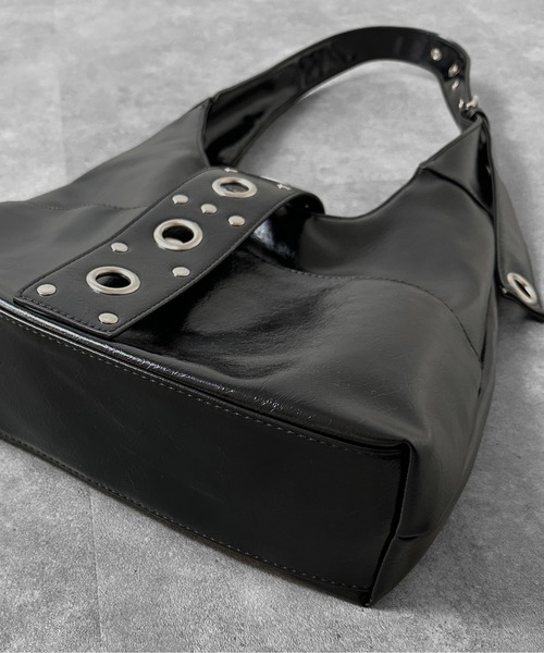 jiasecond.（ジアセカンド）の「【jiasecond.】メタルディテールワンショルダーバッグ / バッグ 鞄 BAG ショルダー A4 ベルト 斜め掛け 合皮 合成皮革 ブラック ZOZOTOWN限定（ショルダーバッグ・レディース・ブラック・FREE）」の5枚目の写真