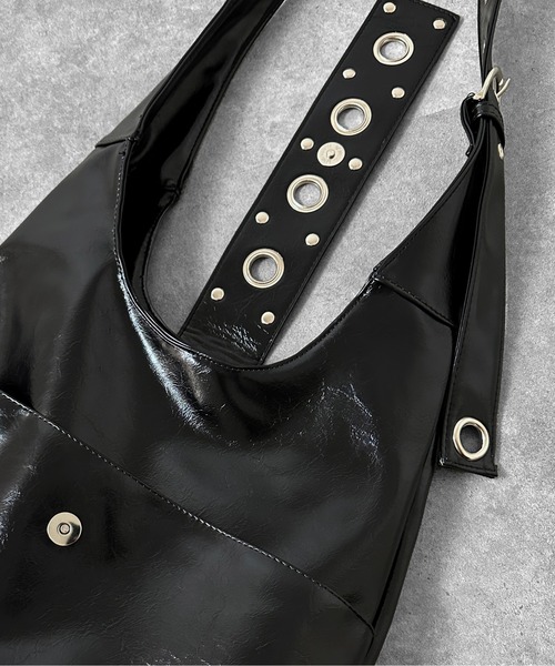 jiasecond.（ジアセカンド）の「【jiasecond.】メタルディテールワンショルダーバッグ / バッグ 鞄 BAG ショルダー A4 ベルト 斜め掛け 合皮 合成皮革 ブラック ZOZOTOWN限定（ショルダーバッグ・レディース・ブラック・FREE）」の6枚目の写真