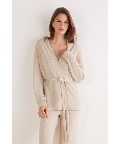 Intimissimi(インティミッシミ)の「CARDIGAN CON CINTURA 100% CASHMERE(カーディガン/ボレロ・レディース・ブラック/ホワイト/ライトベージュ/ヘザーグレー/ブルー・M/L/S/M)」の4枚目の写真