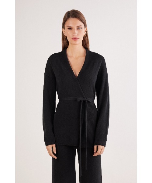 Intimissimi(インティミッシミ)の「CARDIGAN CON CINTURA 100% CASHMERE(カーディガン/ボレロ・レディース・ブラック/ホワイト/ライトベージュ/ヘザーグレー/ブルー・M/L/S/M)」の2枚目の写真