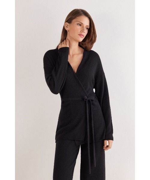 Intimissimi(インティミッシミ)の「CARDIGAN CON CINTURA 100% CASHMERE(カーディガン/ボレロ・レディース・ブラック/ホワイト/ライトベージュ/ヘザーグレー/ブルー・M/L/S/M)」の20枚目の写真
