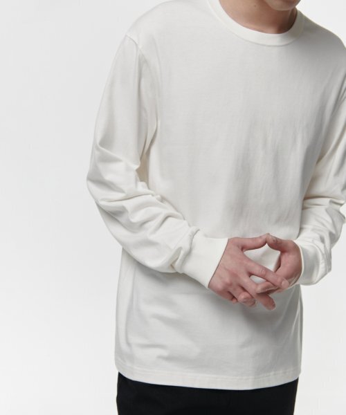 MUSINSA STANDARD（ムシンサスタンダード）の「クルーネック長袖Tシャツ[クリーム]（Tシャツ/カットソー・メンズ・その他・MEDIUM/LARGE/X-LARGE/XX-LARGE/XXX-LARGE/SMALL）」の4枚目の写真
