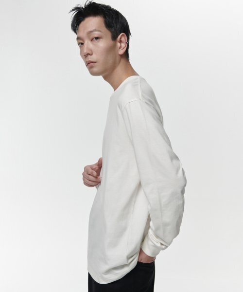 MUSINSA STANDARD（ムシンサスタンダード）の「クルーネック長袖Tシャツ[クリーム]（Tシャツ/カットソー・メンズ・その他・MEDIUM/LARGE/X-LARGE/XX-LARGE/XXX-LARGE/SMALL）」の5枚目の写真