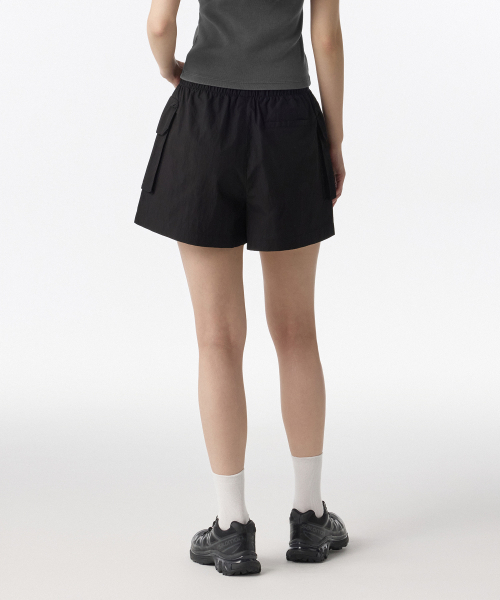 MUSINSA STANDARD WOMAN（ムシンサスタンダードウーマン）の「ウィメンズ CN カーゴバンディングショーツ [ブラック]（その他パンツ・レディース・その他・30/24/26/28）」の2枚目の写真