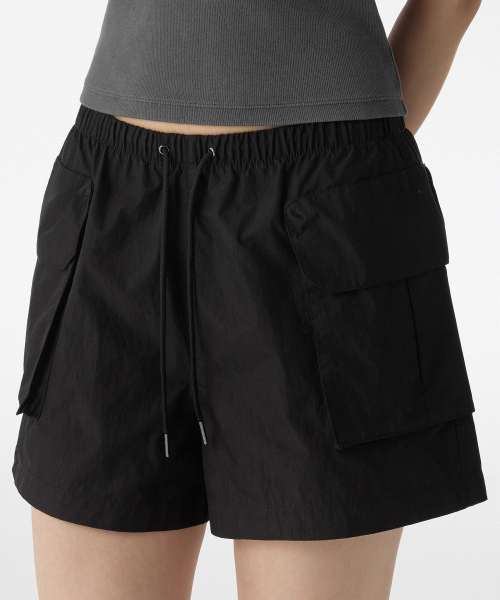 MUSINSA STANDARD WOMAN（ムシンサスタンダードウーマン）の「ウィメンズ CN カーゴバンディングショーツ [ブラック]（その他パンツ・レディース・その他・30/24/26/28）」の3枚目の写真