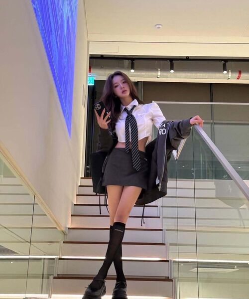 YOUHEE（ユヒ）の「NOT A KID HOOD ZIP-UP CHARCOAL（パーカー・レディース・その他・FREE）」の8枚目の写真