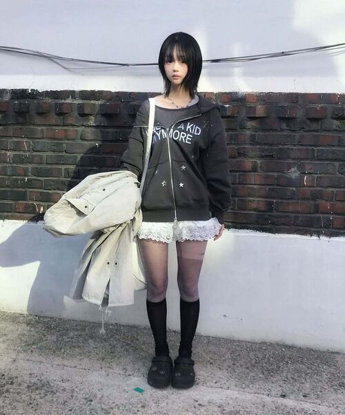 YOUHEE（ユヒ）の「NOT A KID HOOD ZIP-UP CHARCOAL（パーカー・レディース・その他・FREE）」の9枚目の写真