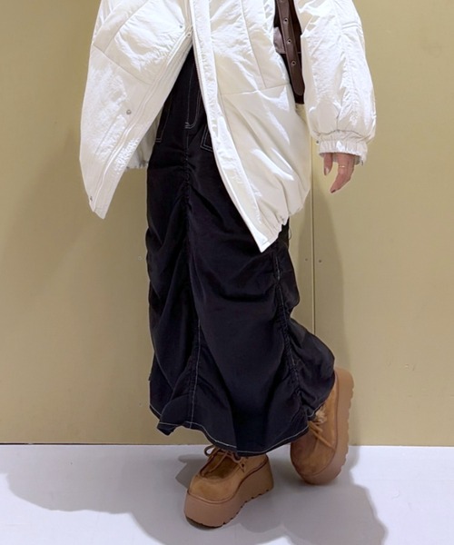 RODEO CROWNS WIDE BOWL（ロデオクラウンズワイドボウル）の「シャーリングマキシスカート（スカート・レディース・ブルー/ブラック/カーキ・FREE）」の2枚目の写真