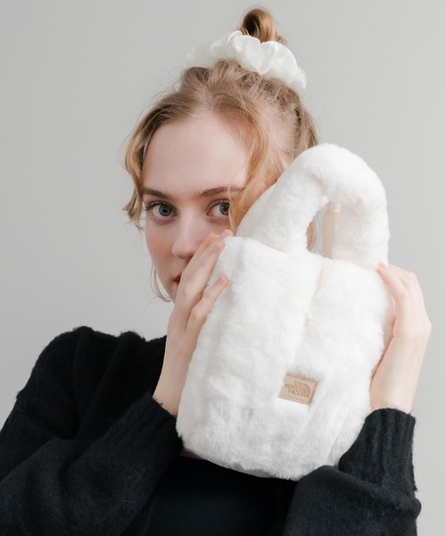 THE NORTH FACE(ザノースフェイス)の「日本未展開モデル THE NORTH FACE ザ・ノースフェイス WHITE LABEL ホワイトレーベル PLUMPY TOTE BAG MINI FUR/2WAYミニバッグ(ショルダーバッグ・レディース・ホワイト/ブラック・FREE)」の1枚目の写真