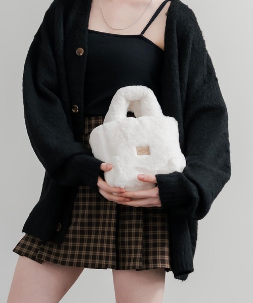 THE NORTH FACE(ザノースフェイス)の「日本未展開モデル THE NORTH FACE ザ・ノースフェイス WHITE LABEL ホワイトレーベル PLUMPY TOTE BAG MINI FUR/2WAYミニバッグ(ショルダーバッグ・レディース・ホワイト/ブラック・FREE)」の4枚目の写真
